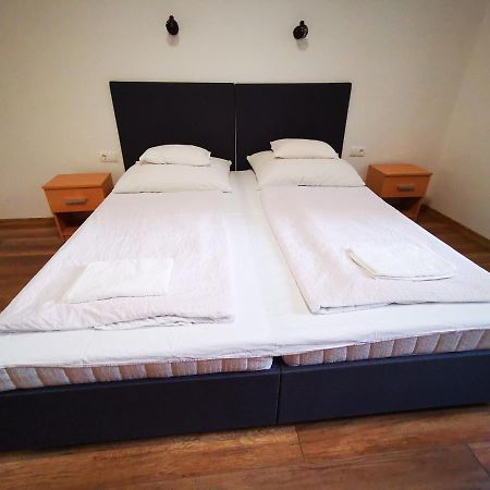 Mate Apartman Дьюла Экстерьер фото