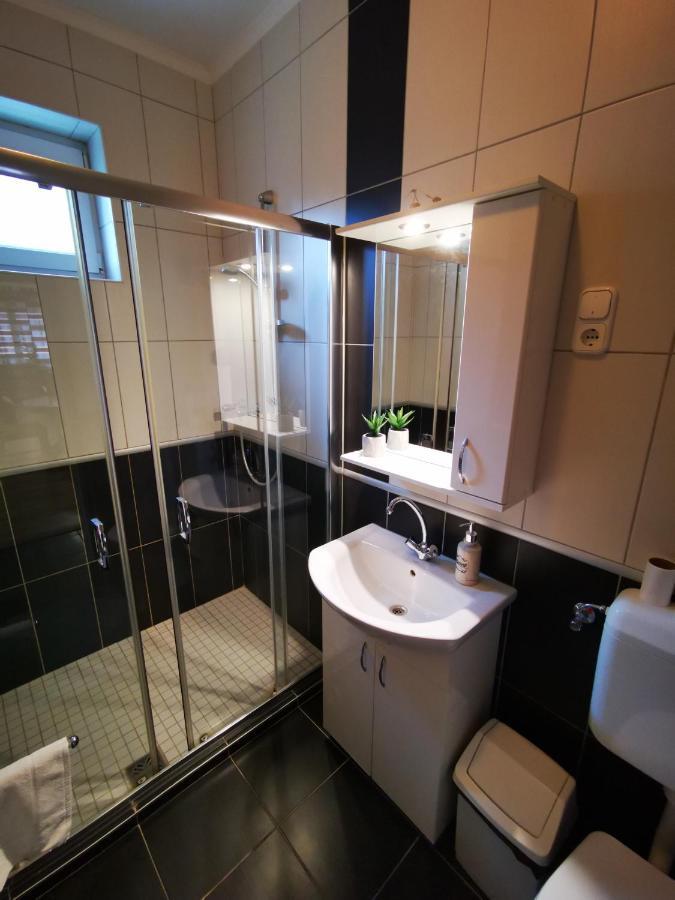 Mate Apartman Дьюла Экстерьер фото