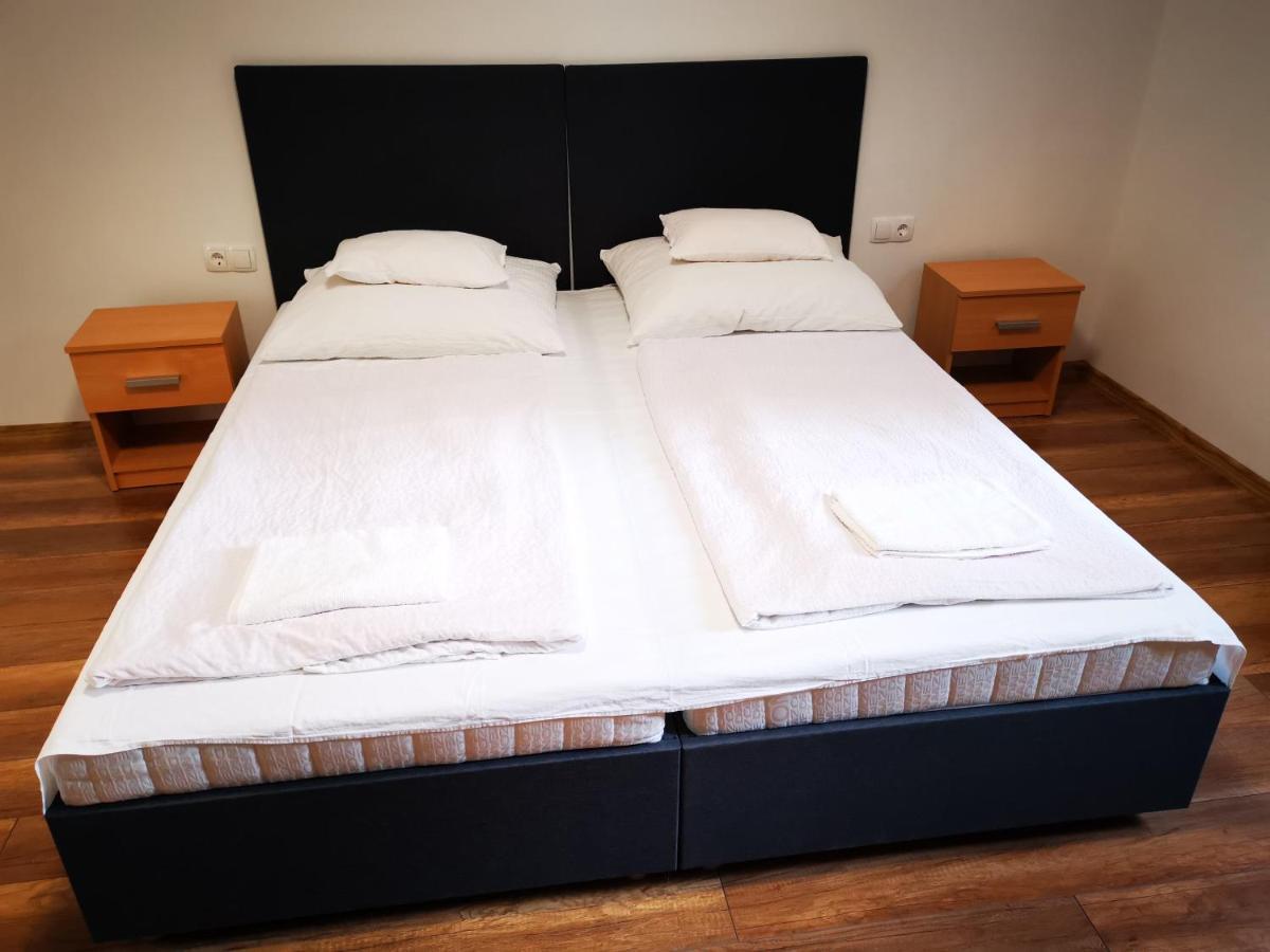 Mate Apartman Дьюла Экстерьер фото